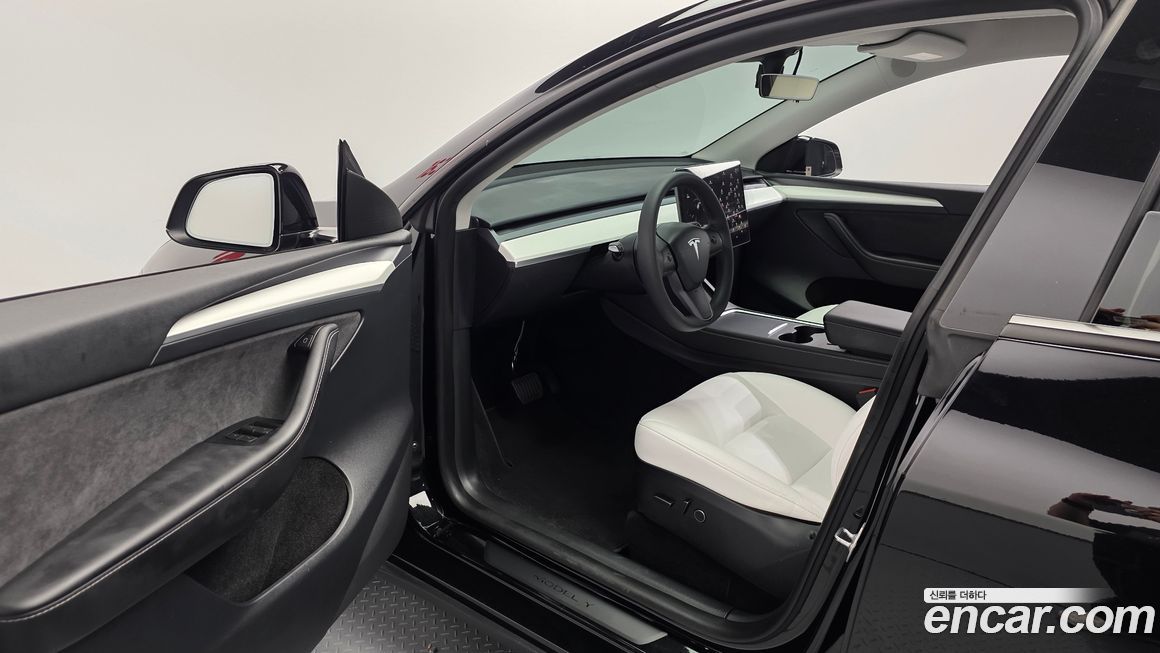 Tesla Model Y 2024