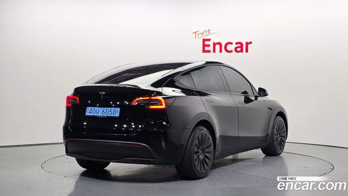 Tesla Model Y 2024