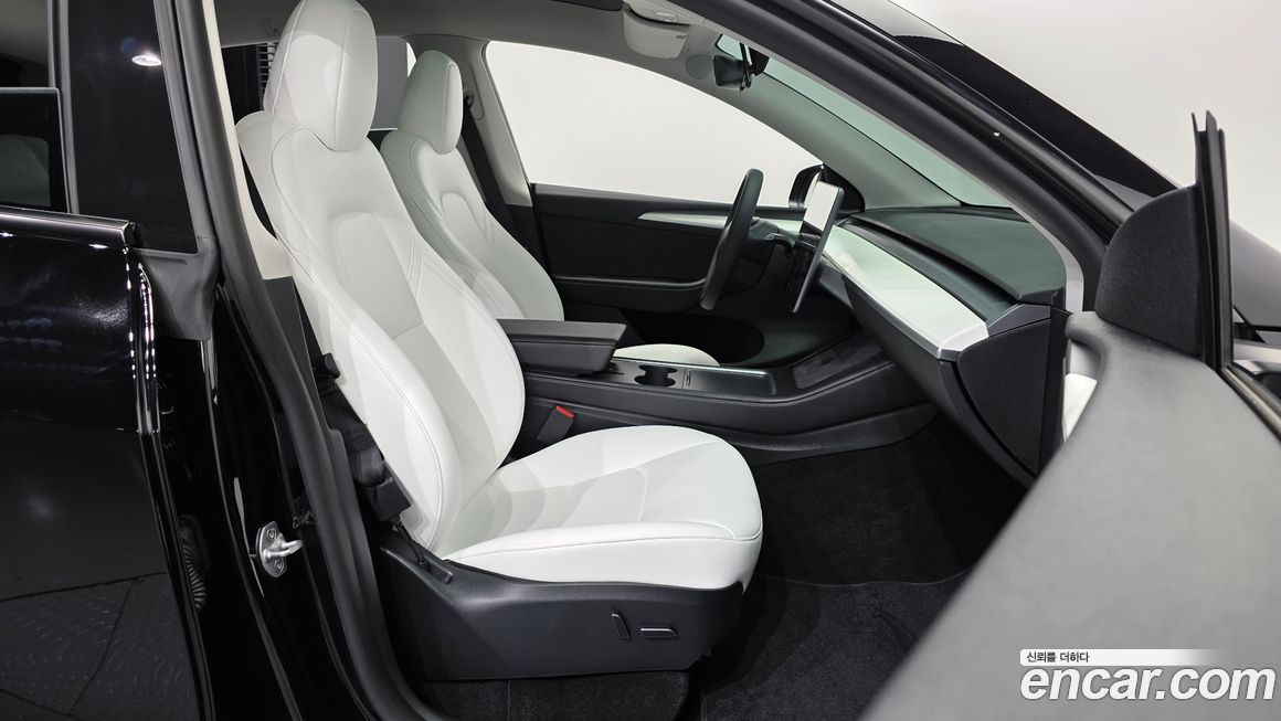 Tesla Model Y 2024