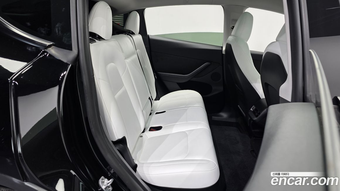 Tesla Model Y 2024