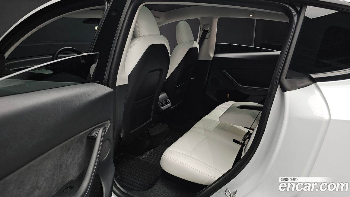 Tesla Model Y 2024