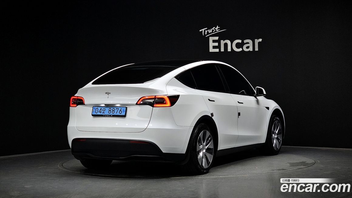 Tesla Model Y 2024