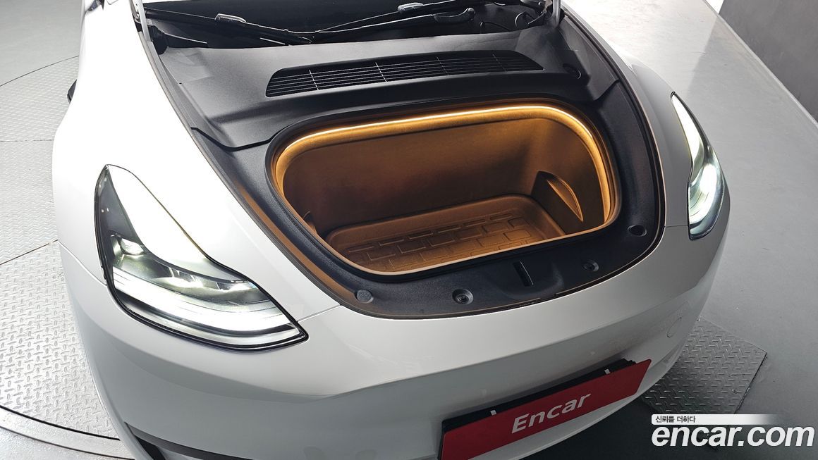 Tesla Model Y 2024