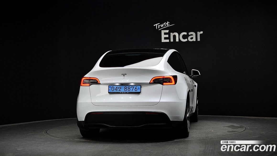 Tesla Model Y 2024