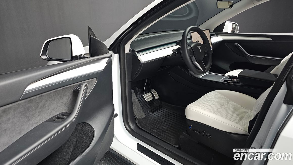 Tesla Model Y 2024