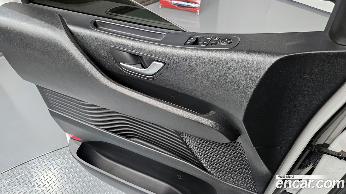 Hyundai Staria 2024
