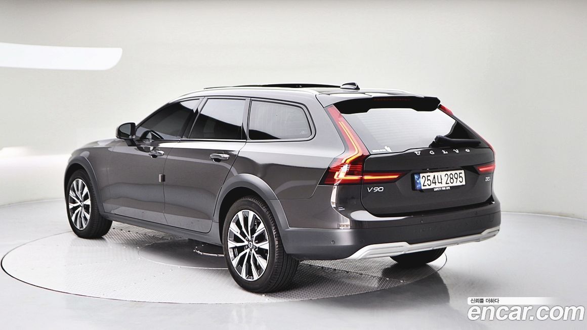 Volvo V90 2024