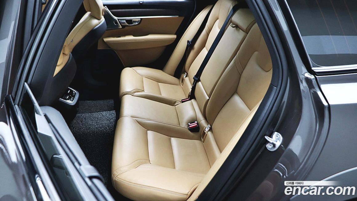 Volvo V90 2024