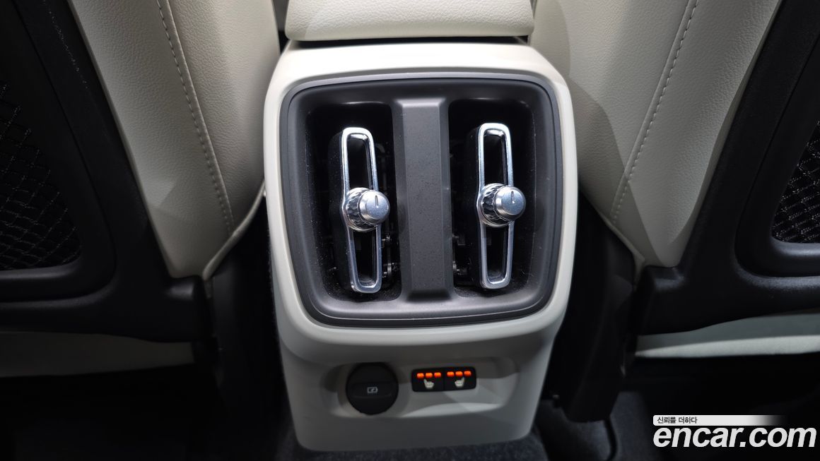 Volvo XC40 2023