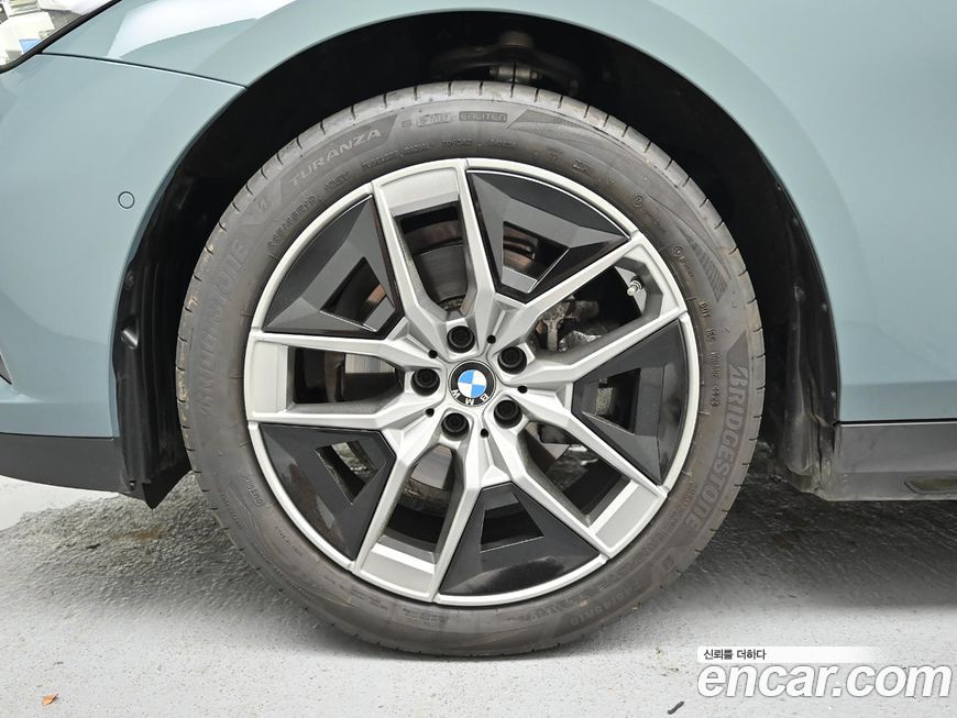 BMW 5-Series 2025
