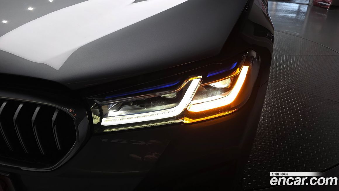 BMW 5-Series 2023