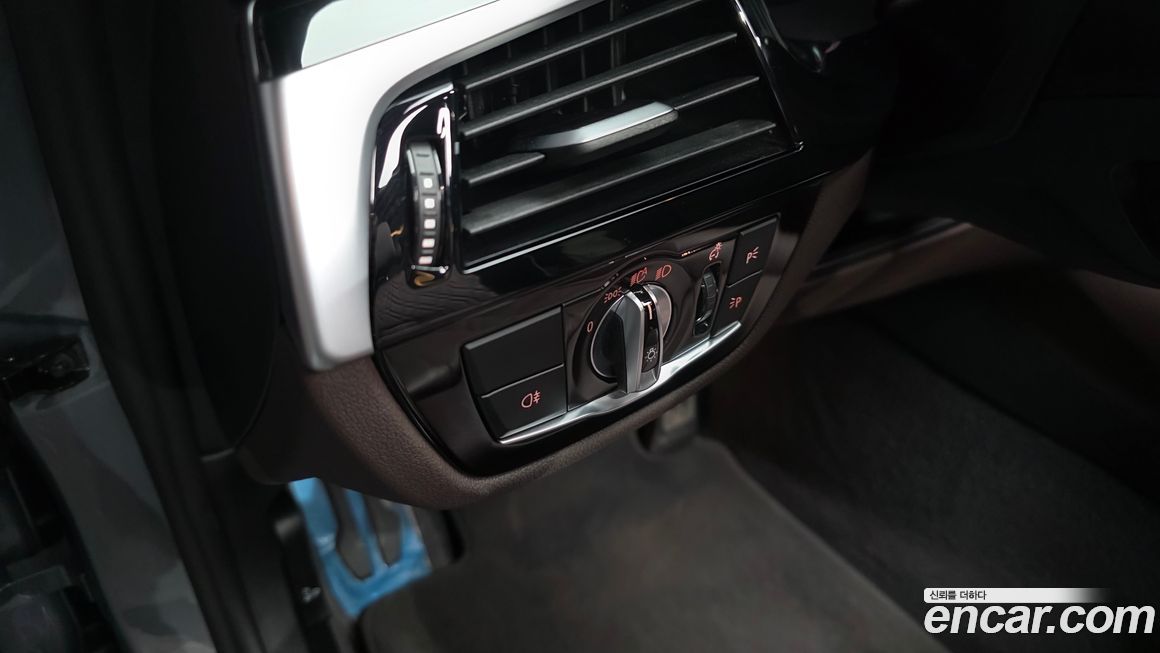 BMW 5-Series 2023