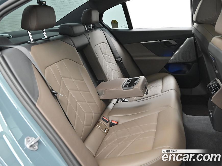 BMW 5-Series 2025