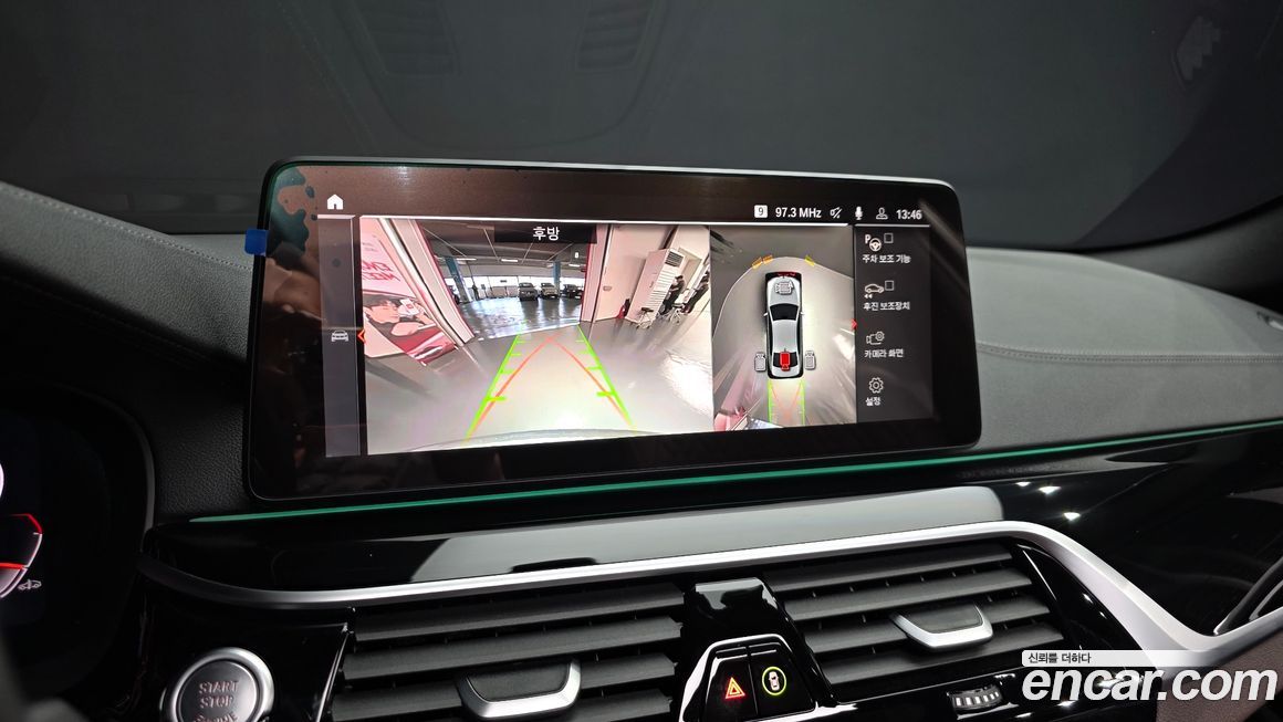 BMW 5-Series 2023