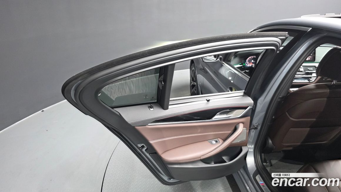 BMW 5-Series 2023