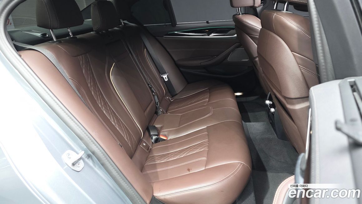 BMW 5-Series 2023