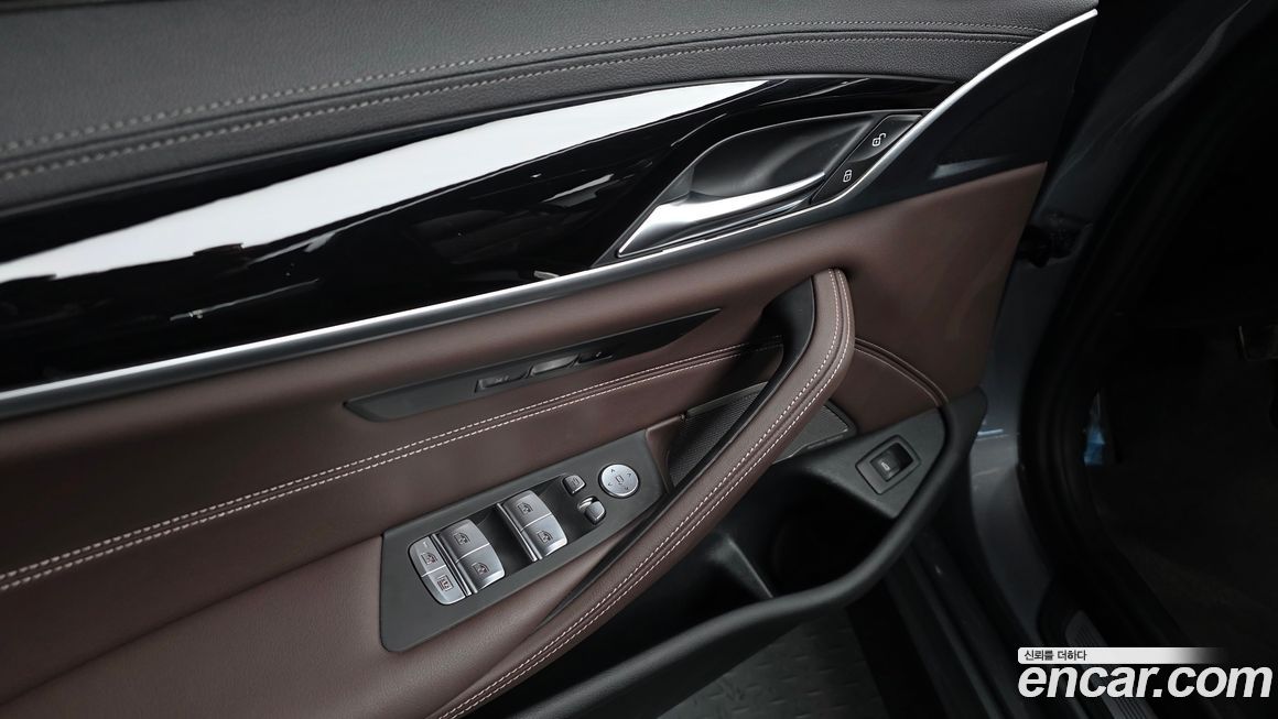BMW 5-Series 2023