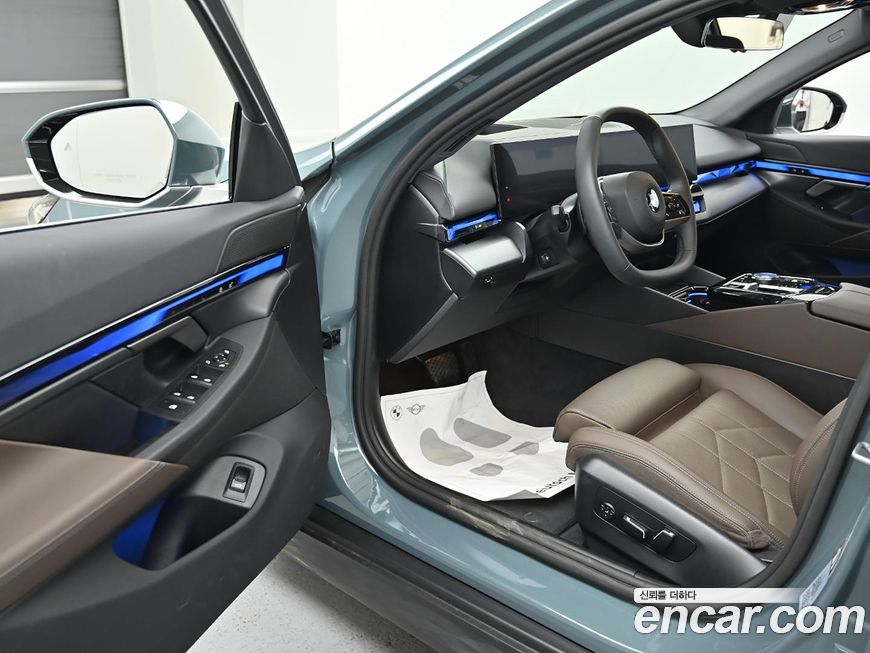 BMW 5-Series 2025