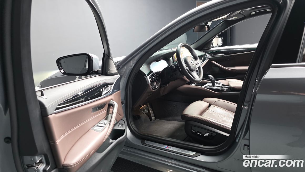 BMW 5-Series 2023