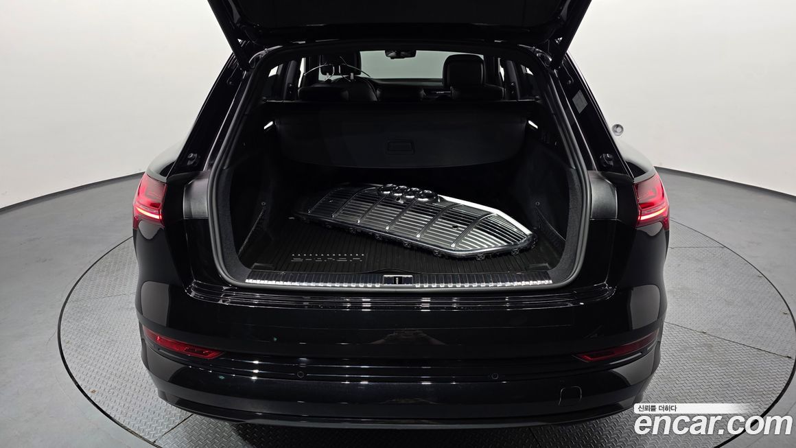 Audi e-tron 2023