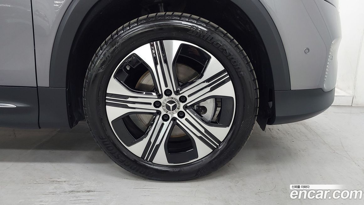 Mercedes-Benz EQB 2025