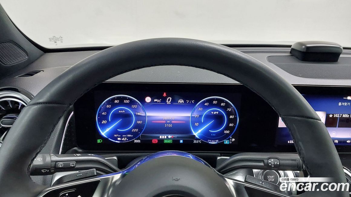Mercedes-Benz EQB 2025