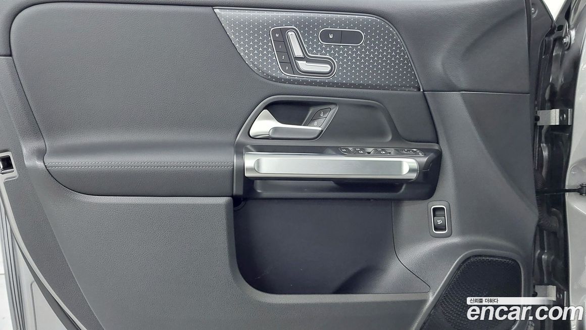 Mercedes-Benz EQB 2025