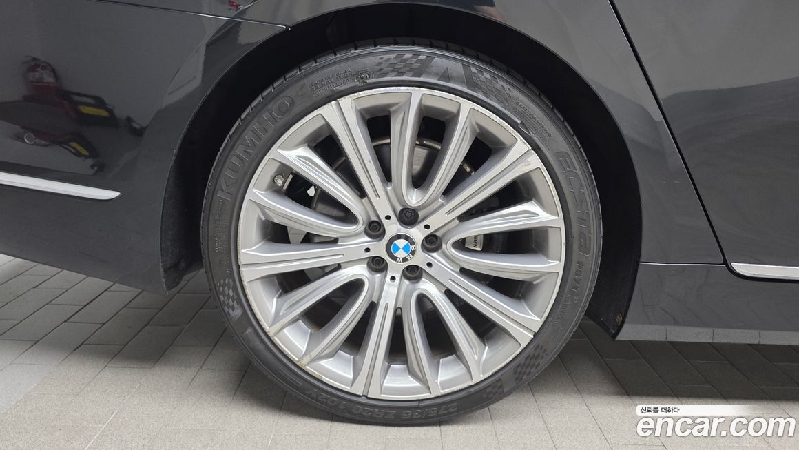 BMW 7-Series 2016