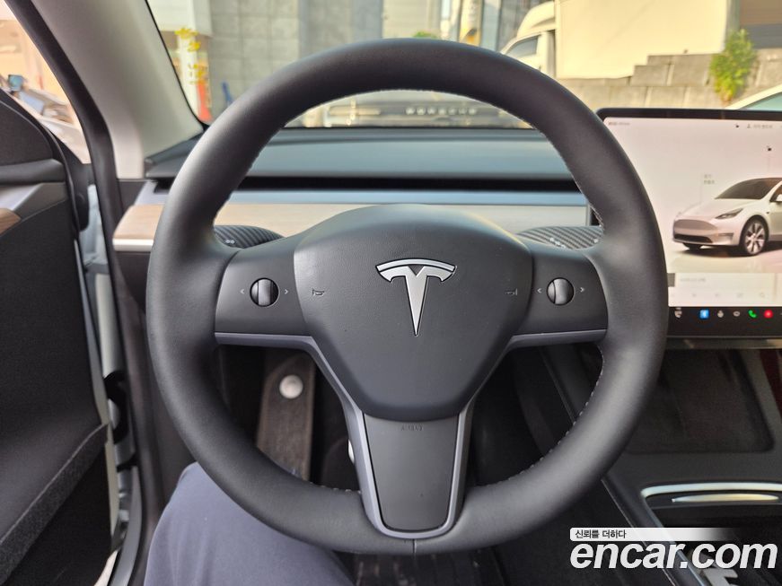 Tesla Model Y 2023