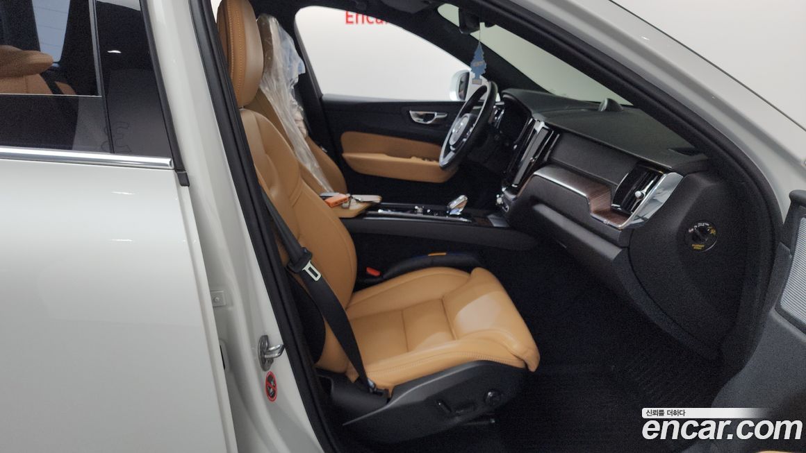 Volvo XC60 2022