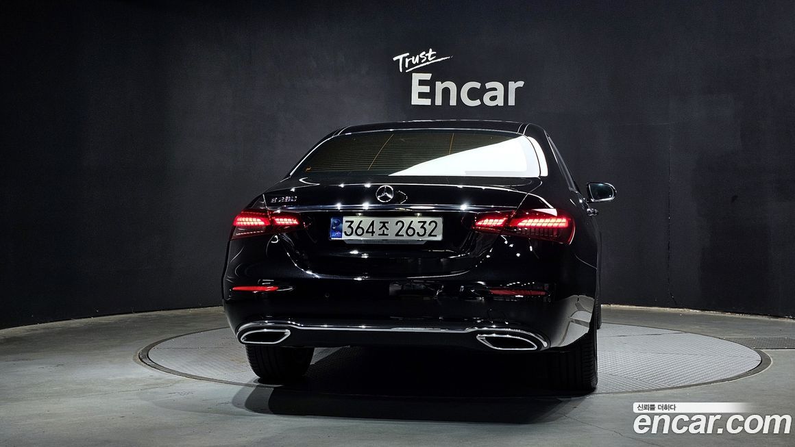 Mercedes-Benz E-Class 2022