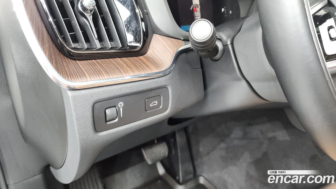 Volvo XC60 2022