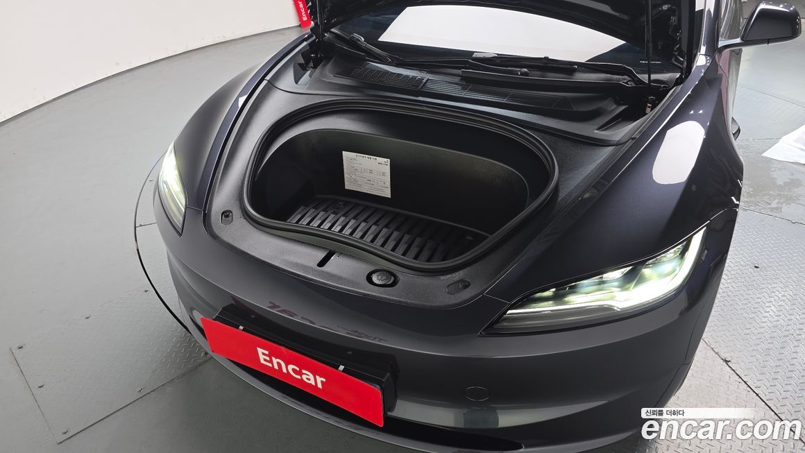Tesla Model 3 2025