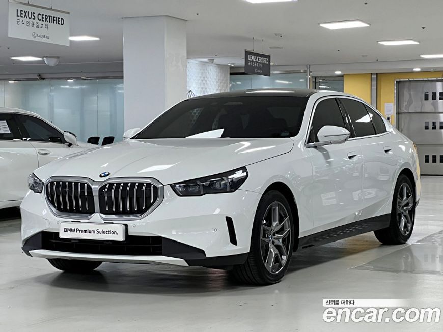 BMW 5-Series 2024