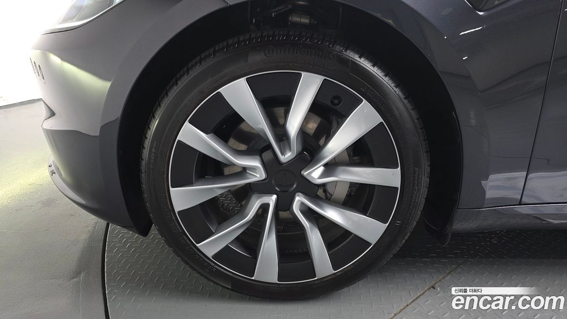 Tesla Model 3 2025