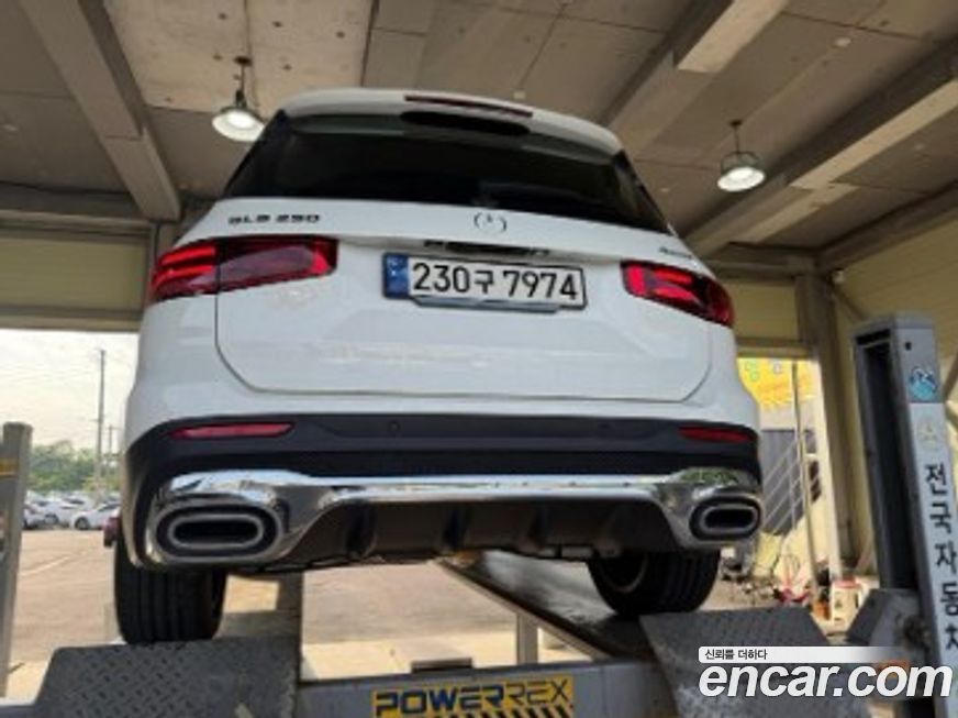 Mercedes-Benz GLB-Class 2025