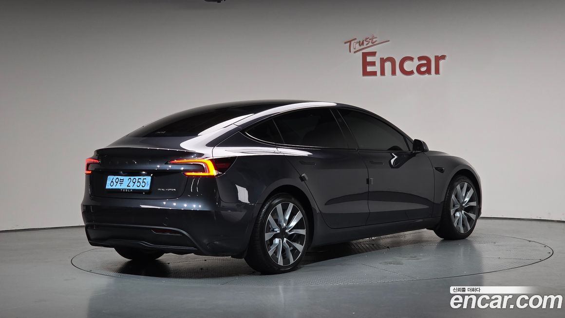 Tesla Model 3 2025