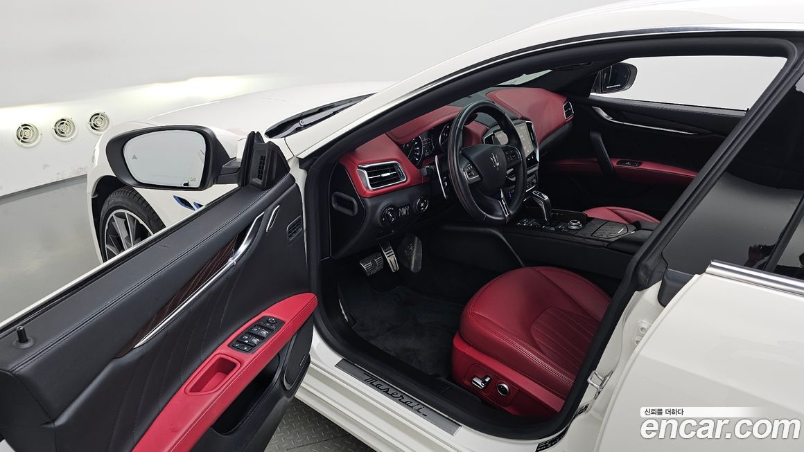 Maserati Ghibli 2023