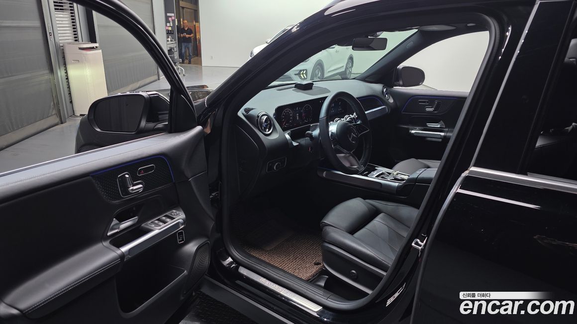 Mercedes-Benz GLB-Class 2024