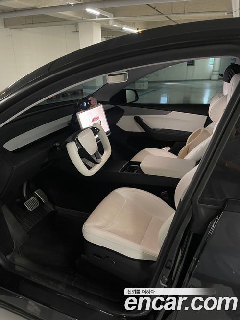 Tesla Model Y 2025