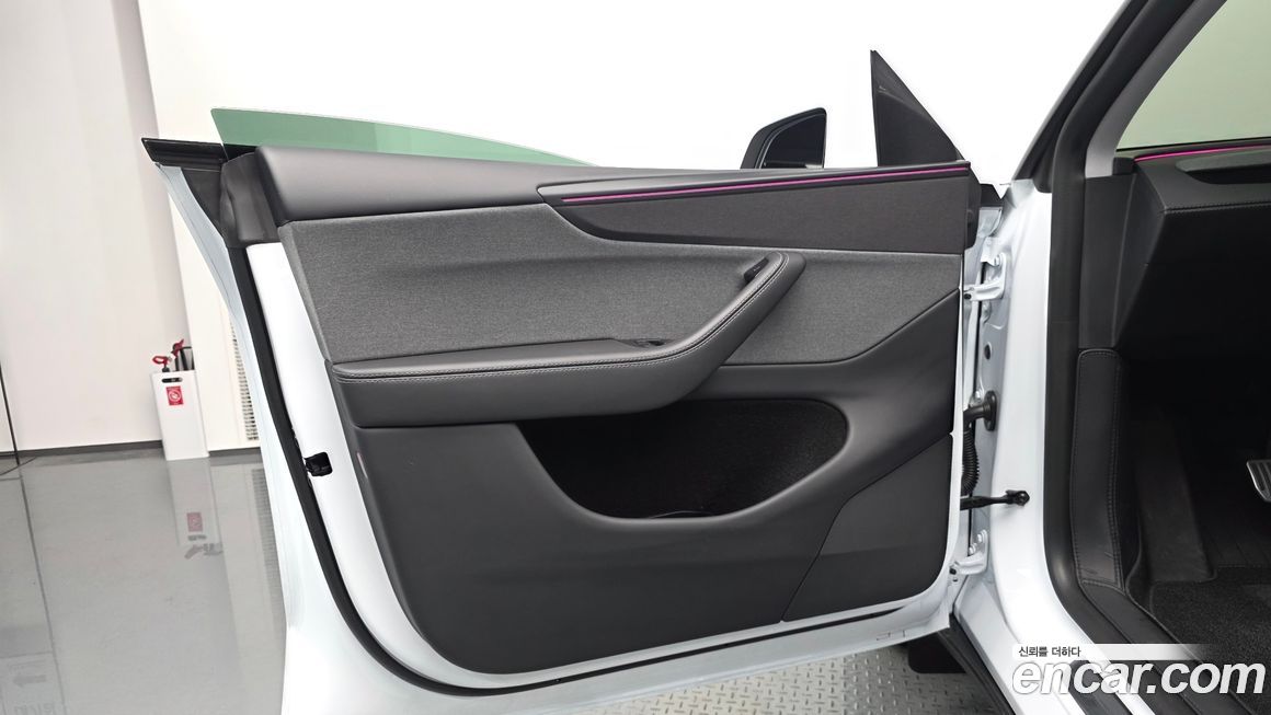 Tesla Model Y 2025