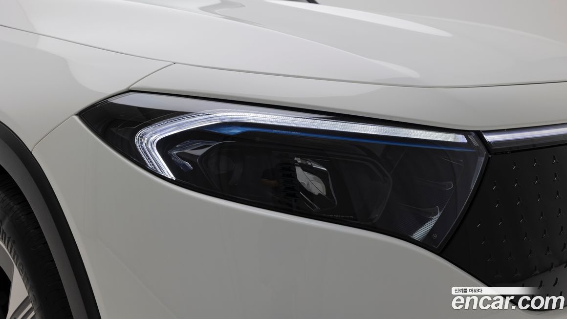 Mercedes-Benz EQB 2026