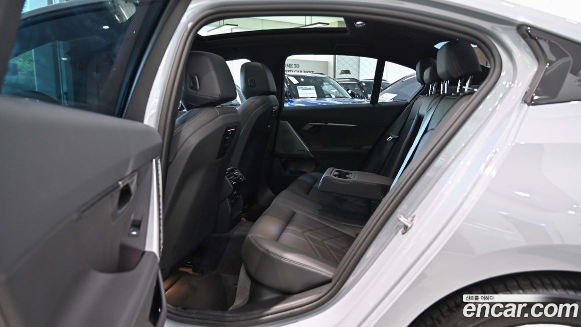 BMW 5-Series 2025