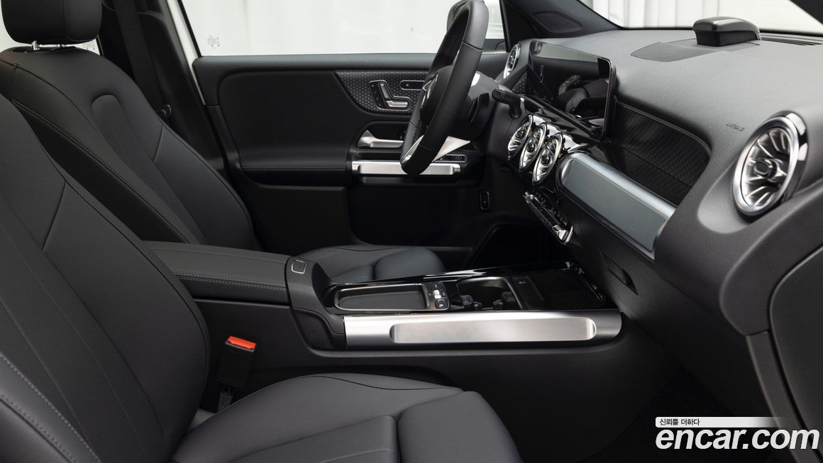 Mercedes-Benz EQB 2026