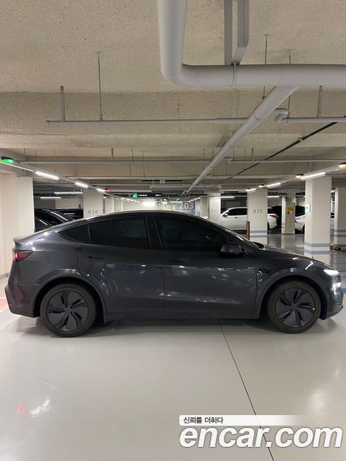 Tesla Model Y 2025