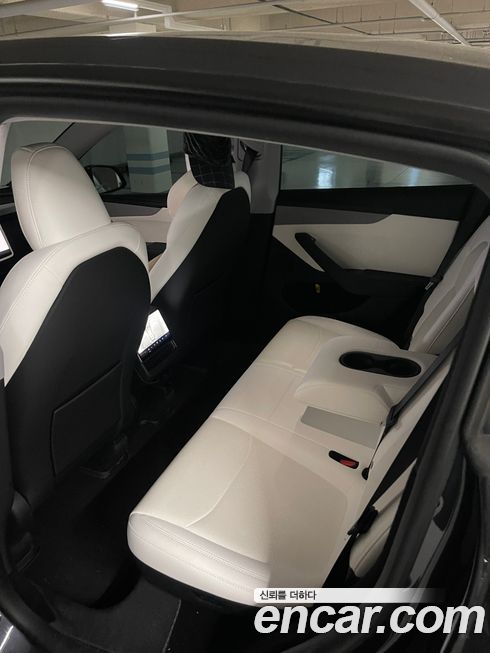 Tesla Model Y 2025