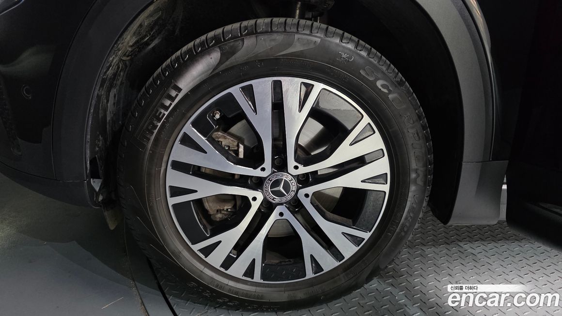 Mercedes-Benz GLB-Class 2024