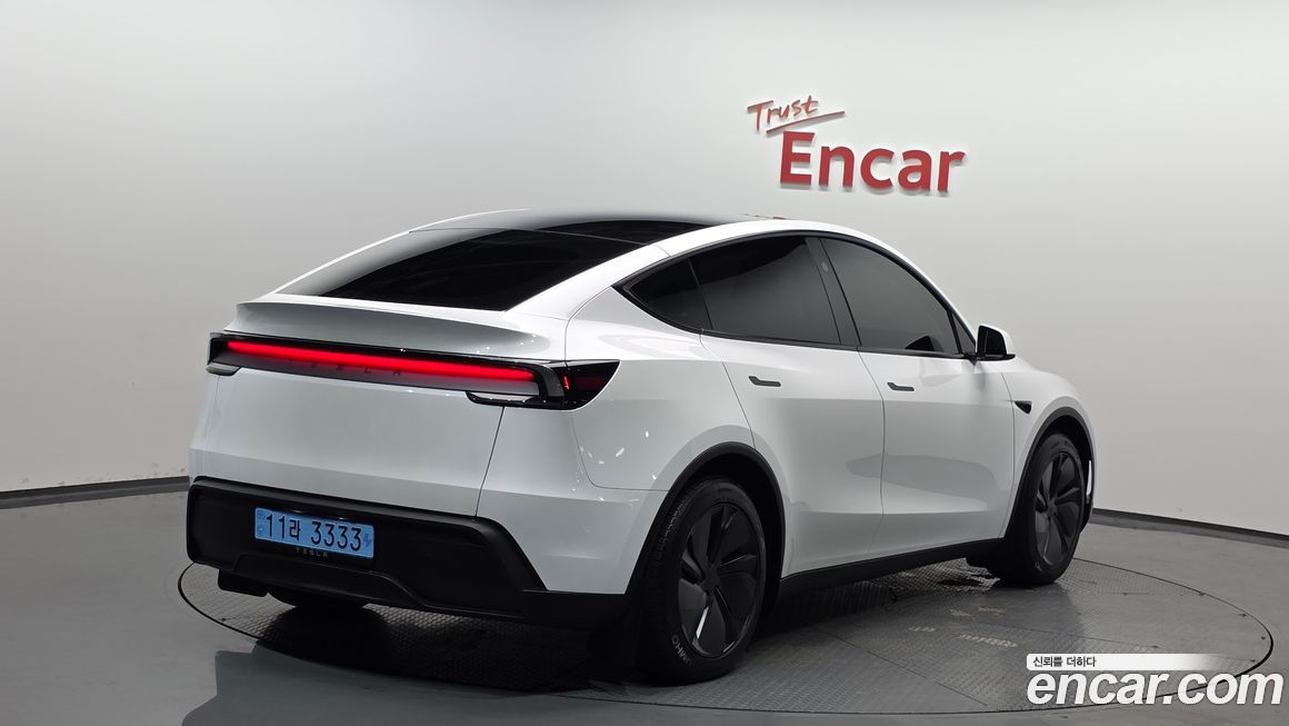Tesla Model Y 2025