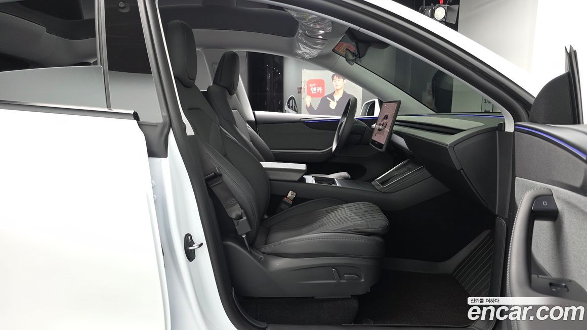 Tesla Model Y 2025