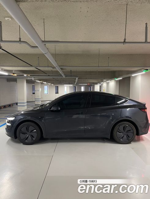 Tesla Model Y 2025